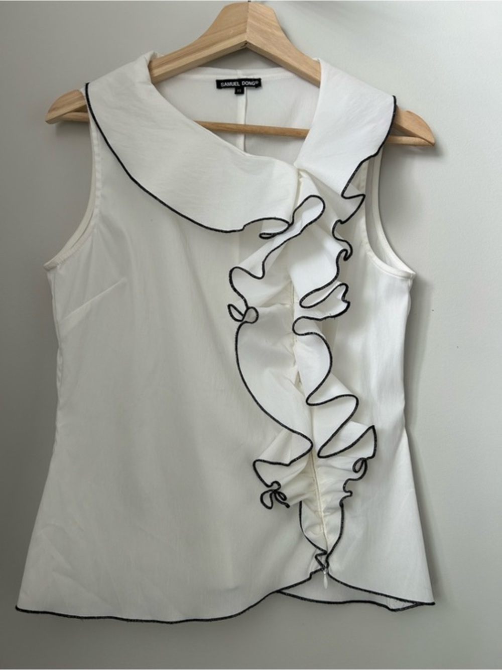 Samuel Dong Sleeveless Ruffle Blouse